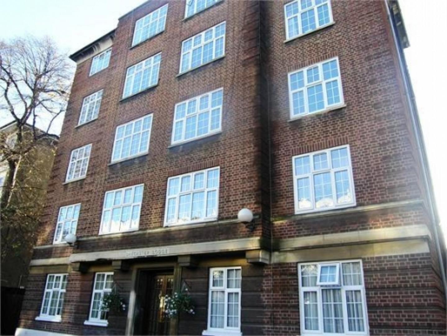 			2 Bedroom, 1 bath, 1 reception Flat			 Lancaster Road, NOTTING HILL