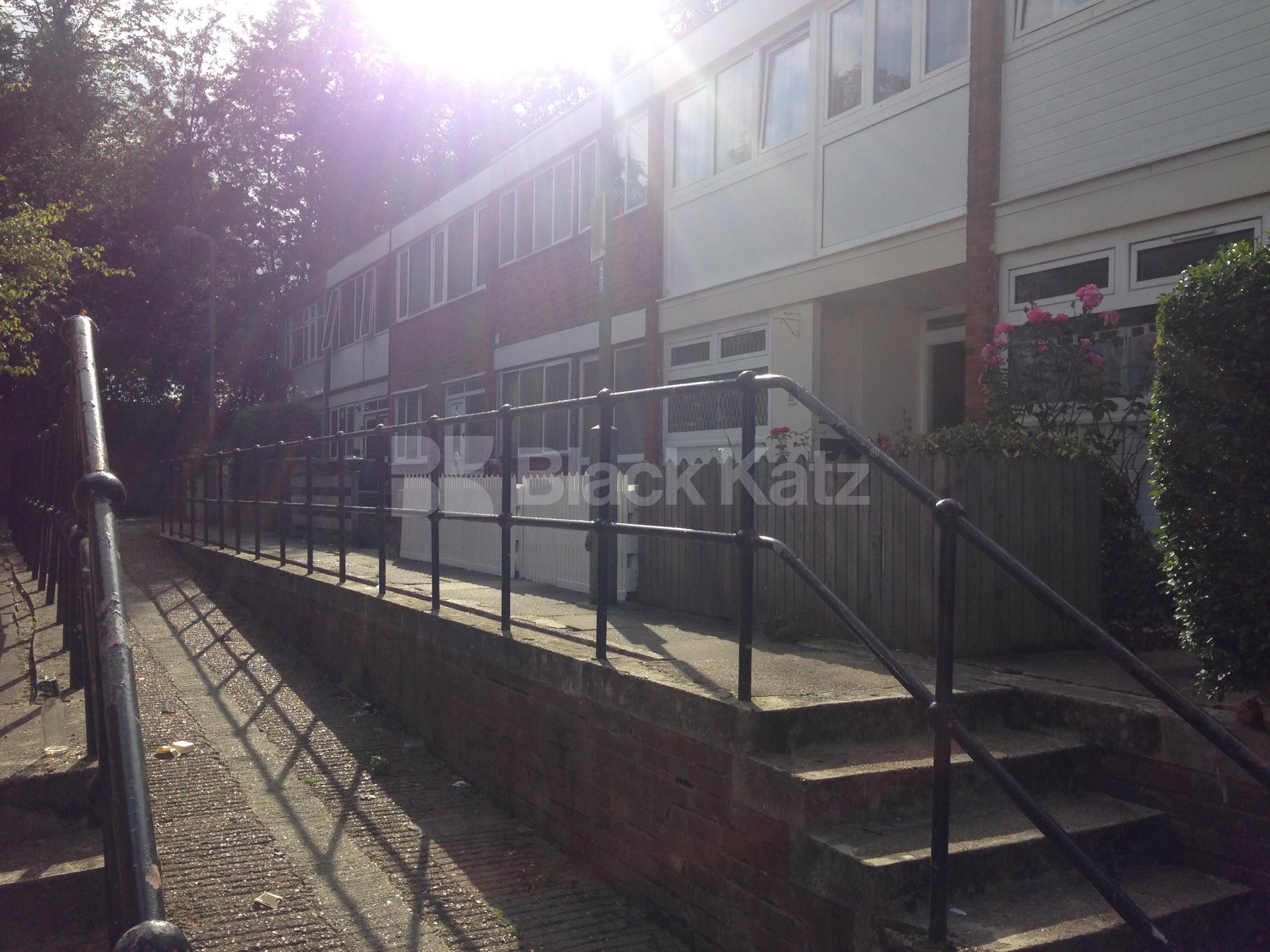 			LET , 5 Bedroom, 1 bath, 1 reception House			 Laverstoke Gardens, Roehampton SW15