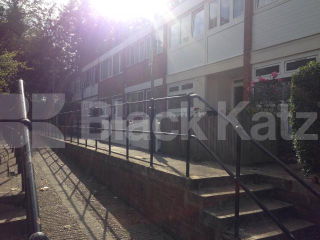 			LET , 5 Bedroom, 1 bath, 1 reception House			 Laverstoke Gardens, Roehampton