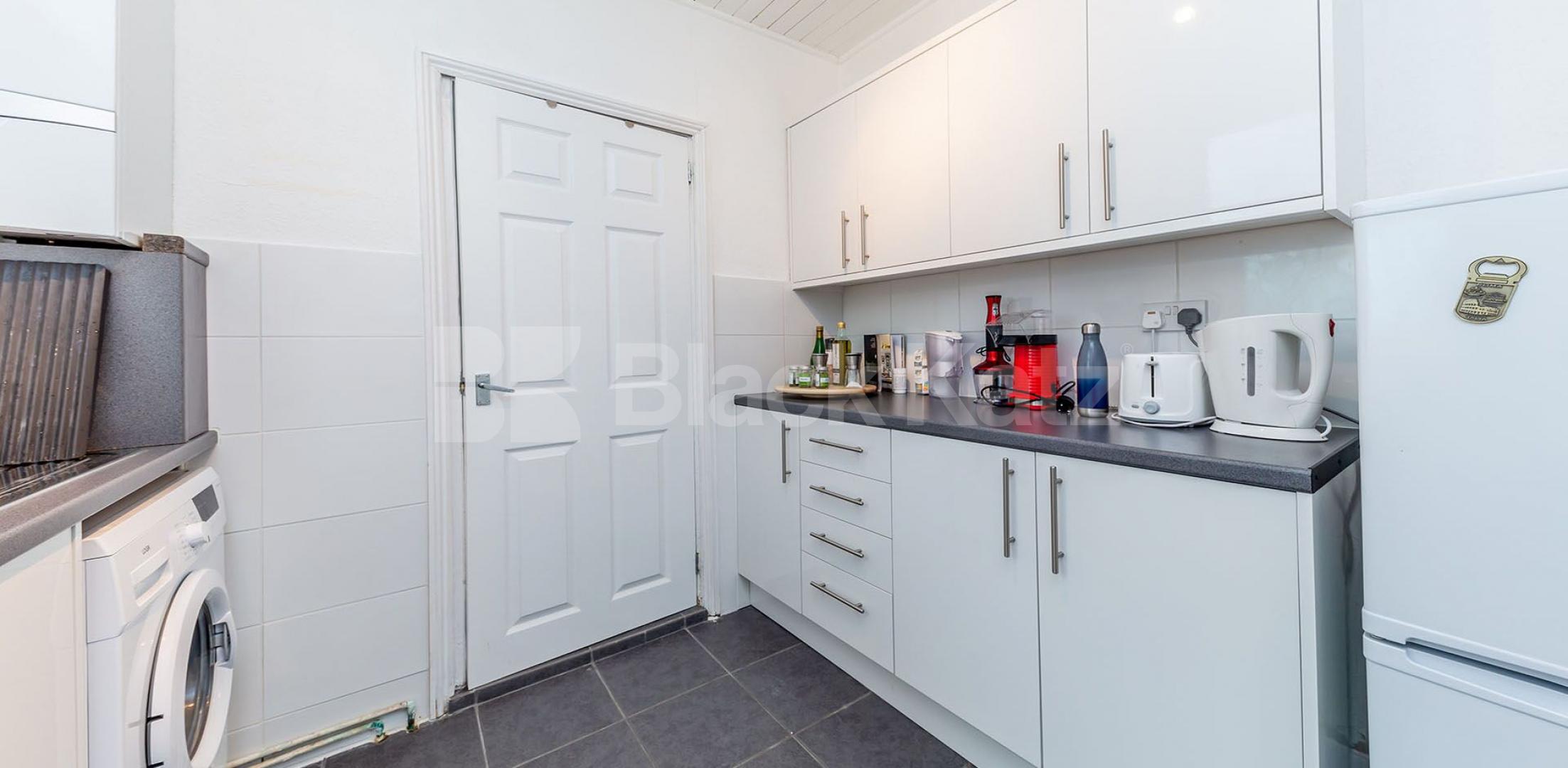 			1 Bedroom, 1 bath, 1 reception Ground Floor Flat			 Firs Avenue , Muswell Hill N10