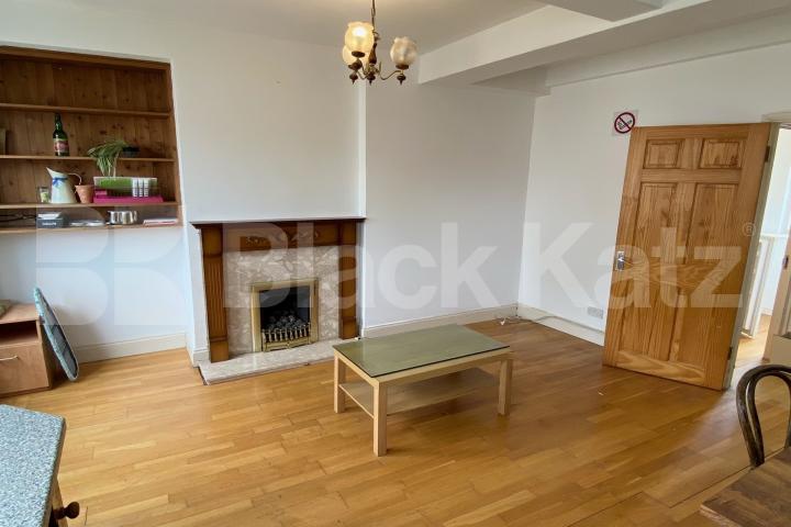 Superbly located duplex apartment moments from The Shard Kipling Street., London Bridge