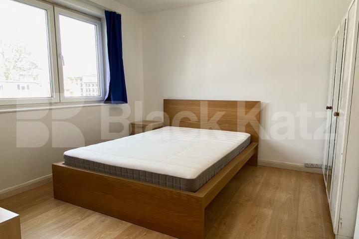 Superbly located duplex apartment moments from The Shard Kipling Street., London Bridge