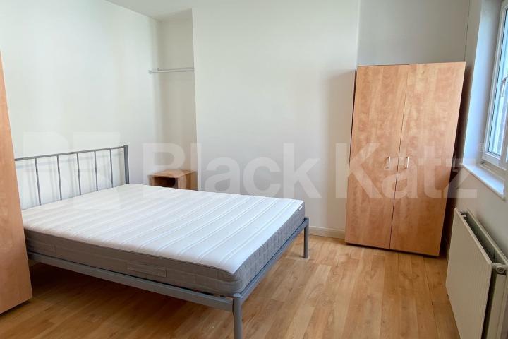 Superbly located duplex apartment moments from The Shard Kipling Street., London Bridge