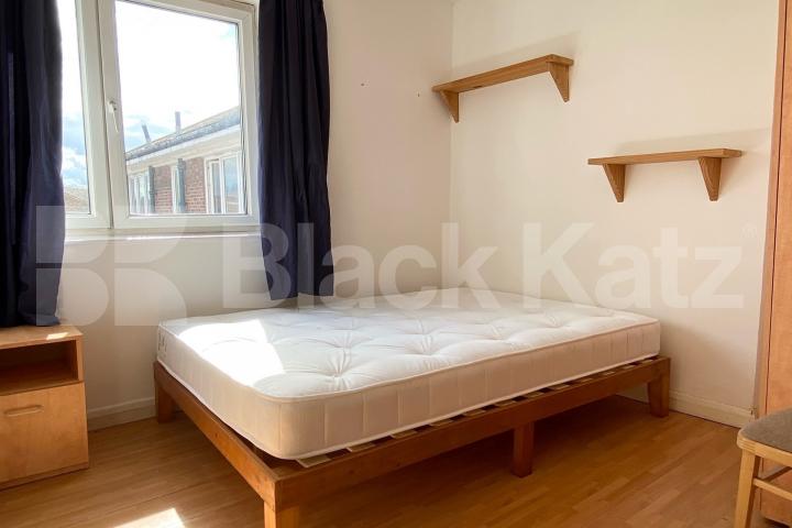 Superbly located duplex apartment moments from The Shard Kipling Street., London Bridge