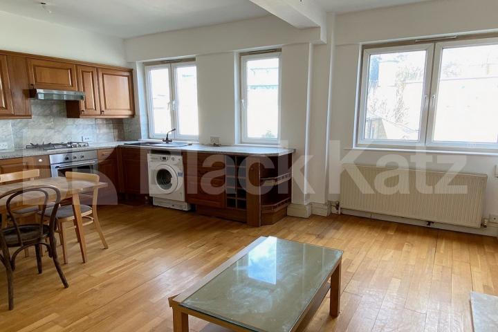 Superbly located duplex apartment moments from The Shard Kipling Street., London Bridge