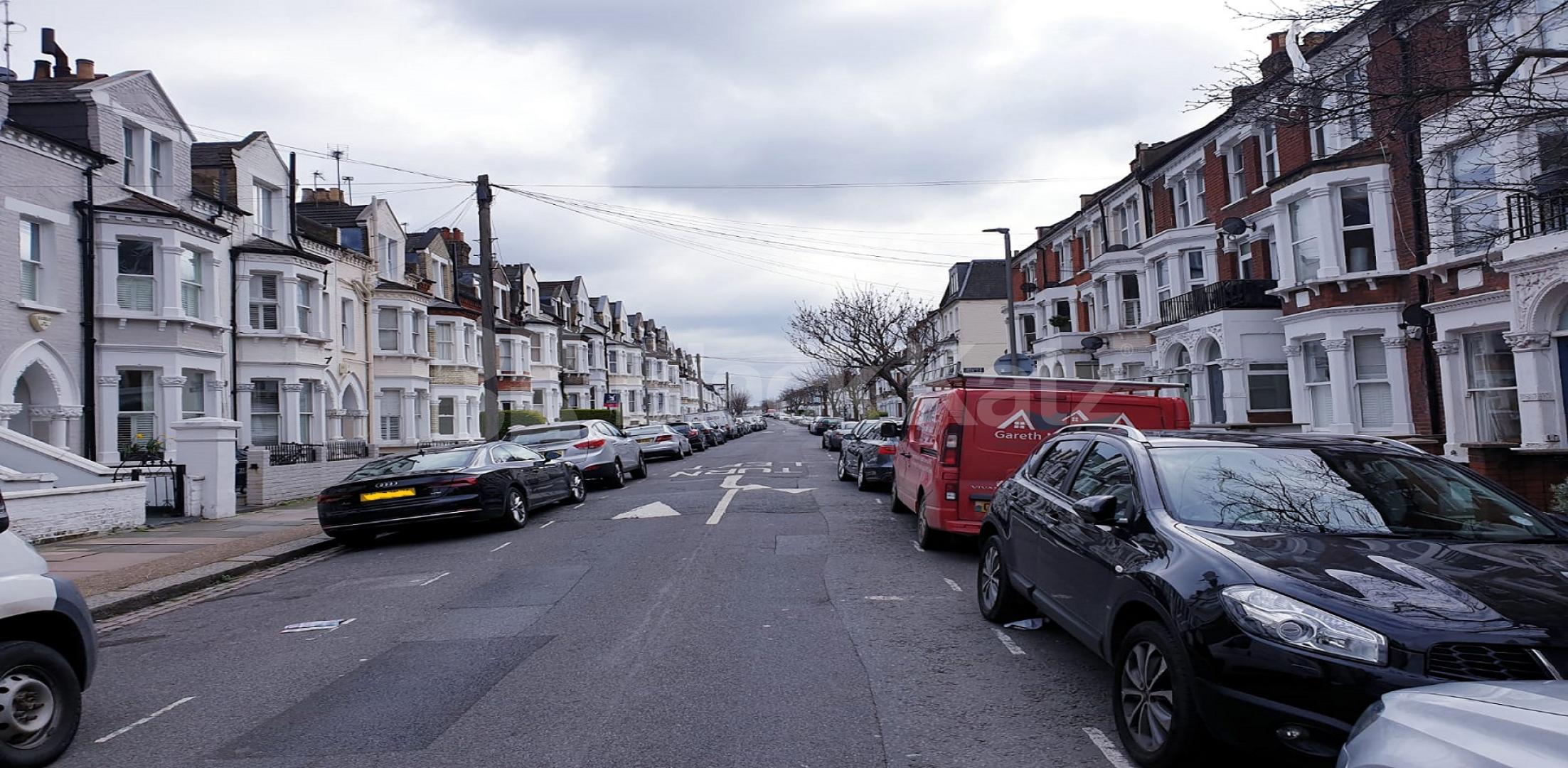 			LET, 1 Bedroom, 1 bath, 1 reception Apartment			 Leathwaite Road, Clapham Junction 