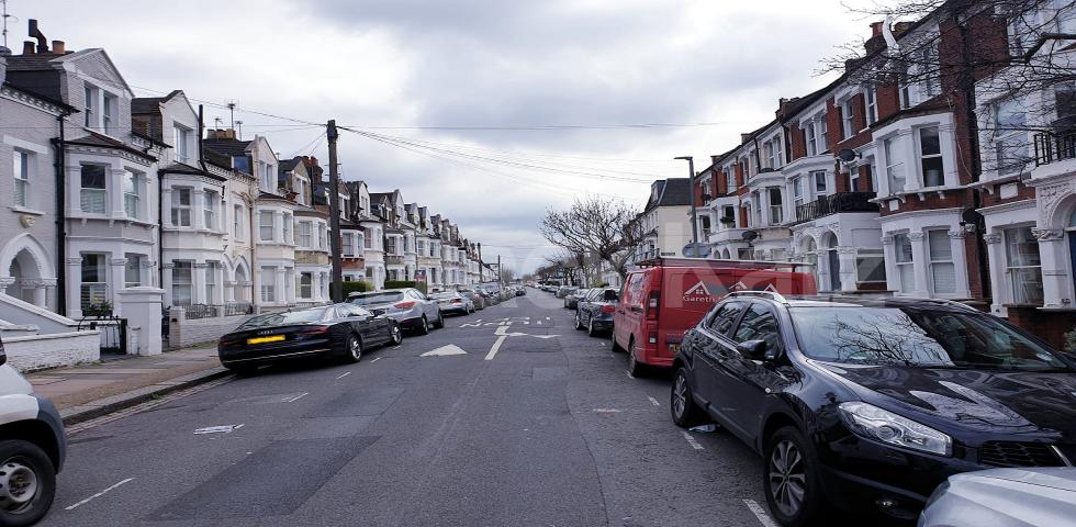 			LET, 1 Bedroom, 1 bath, 1 reception Apartment			 Leathwaite Road, Clapham Junction 