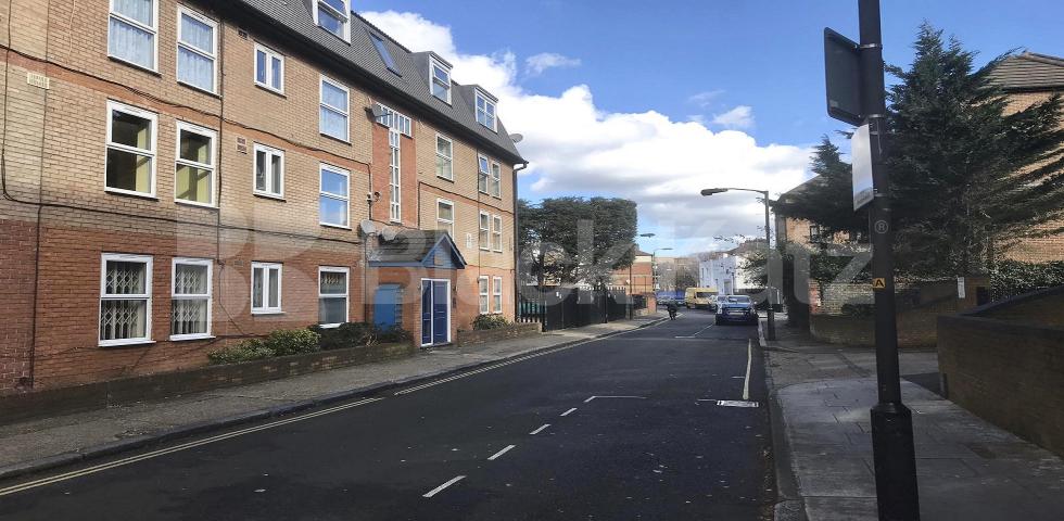 			NEW INSTRUCTION   , 1 Bedroom, 1 bath, 1 reception Apartment			 Leroy Street , SE1