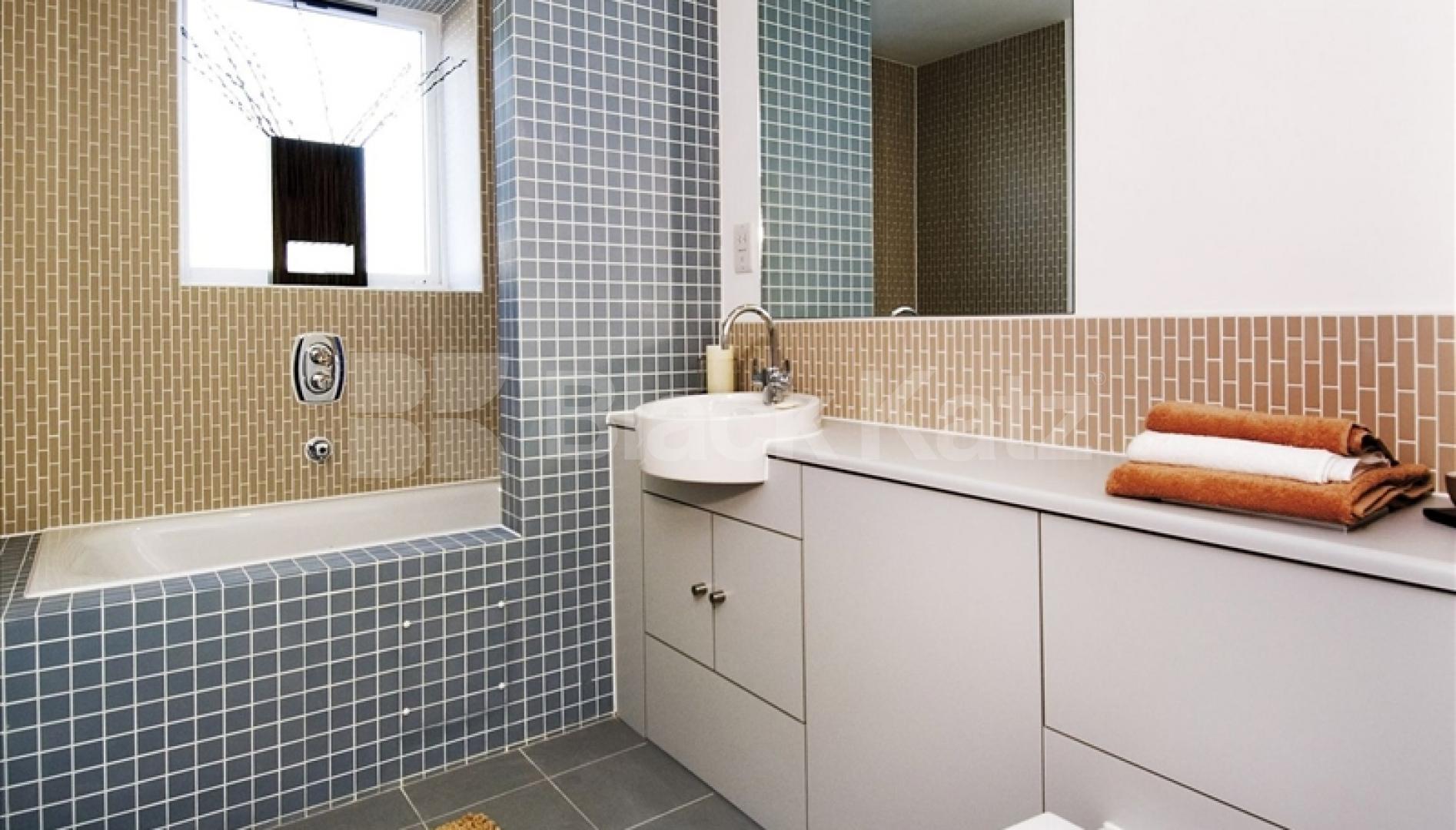 			NEW INSTRUCTION, 1 Bedroom, 1 bath, 1 reception Apartment			 Kew Bridge Court., Chiswick High Road.