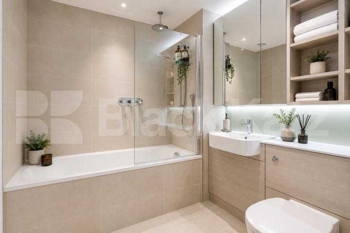 Luxury Two Bedroom Apartment with Concierge, Gym & Olympic Park Views Glass House Gardens, Stratford