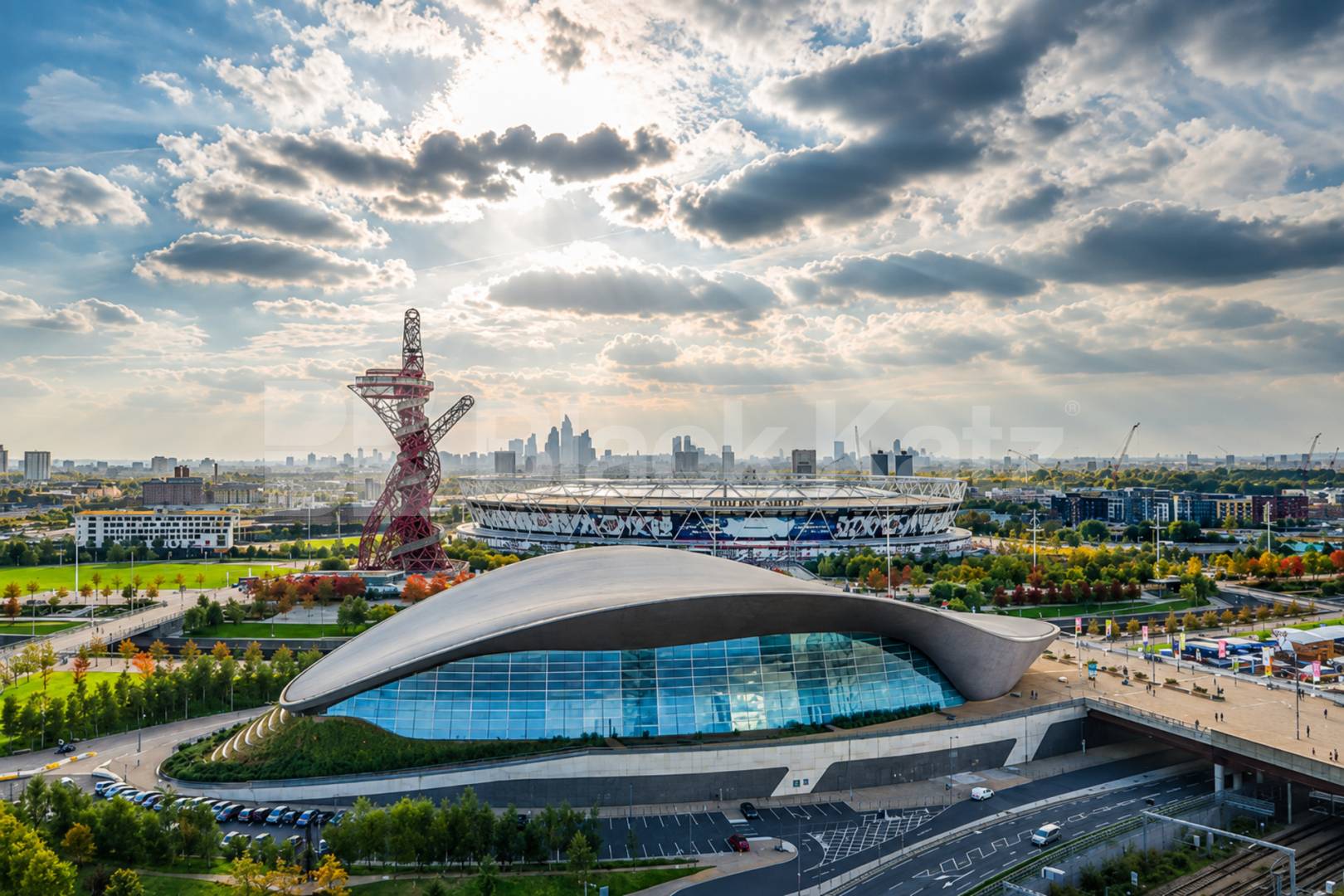 Luxury Two Bedroom Apartment with Concierge, Gym & Olympic Park Views Glass House Gardens, Stratford