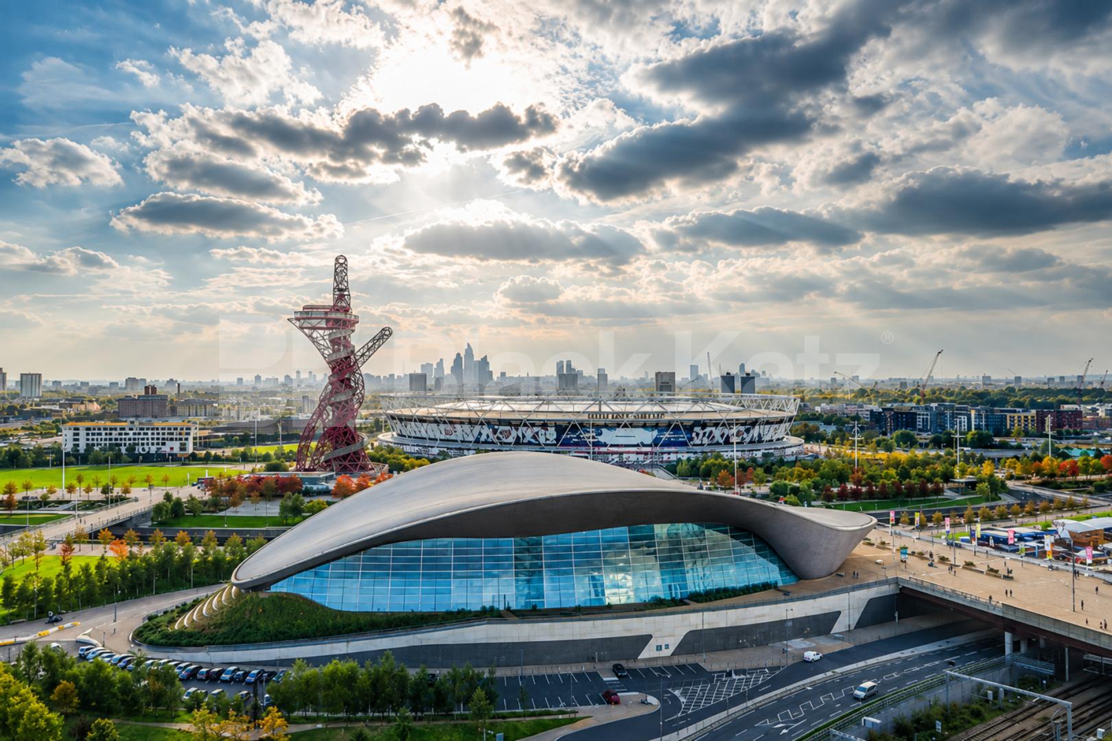 Luxury Two Bedroom Apartment with Concierge, Gym & Olympic Park Views Glass House Gardens, Stratford