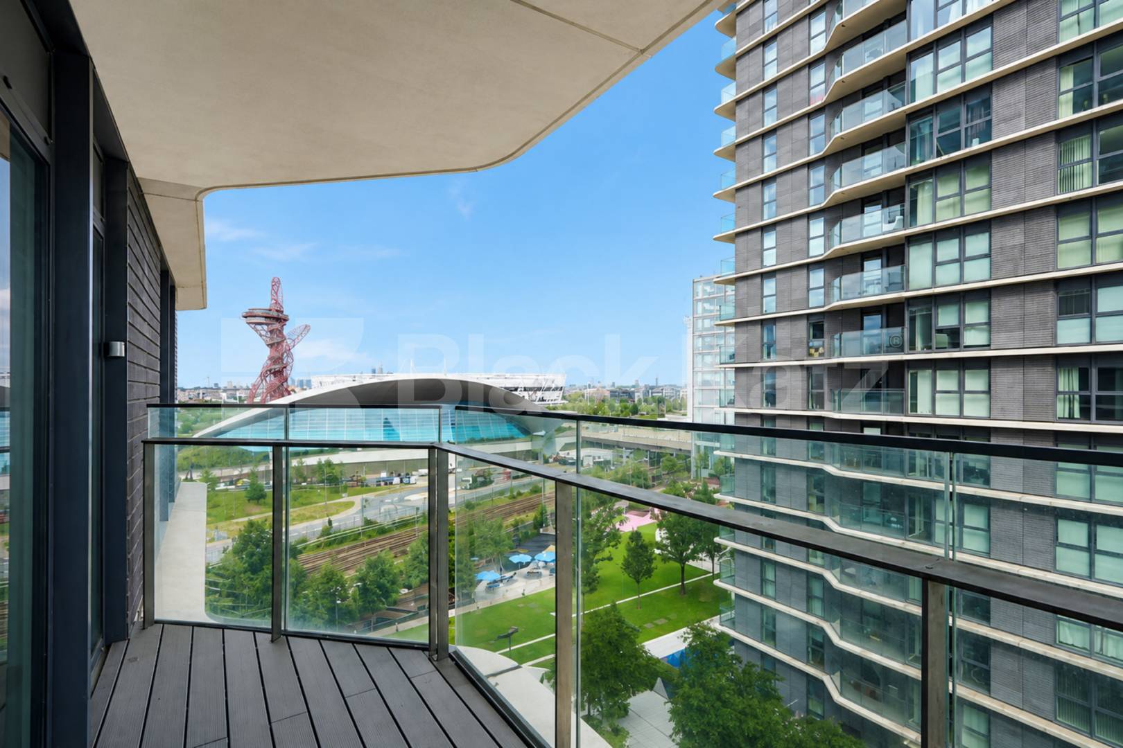 Luxury Two Bedroom Apartment with Concierge, Gym & Olympic Park Views Glass House Gardens, Stratford