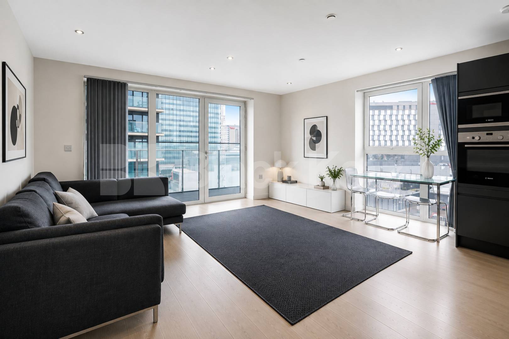 Luxury Two Bedroom Apartment with Concierge, Gym & Olympic Park Views Glass House Gardens, Stratford