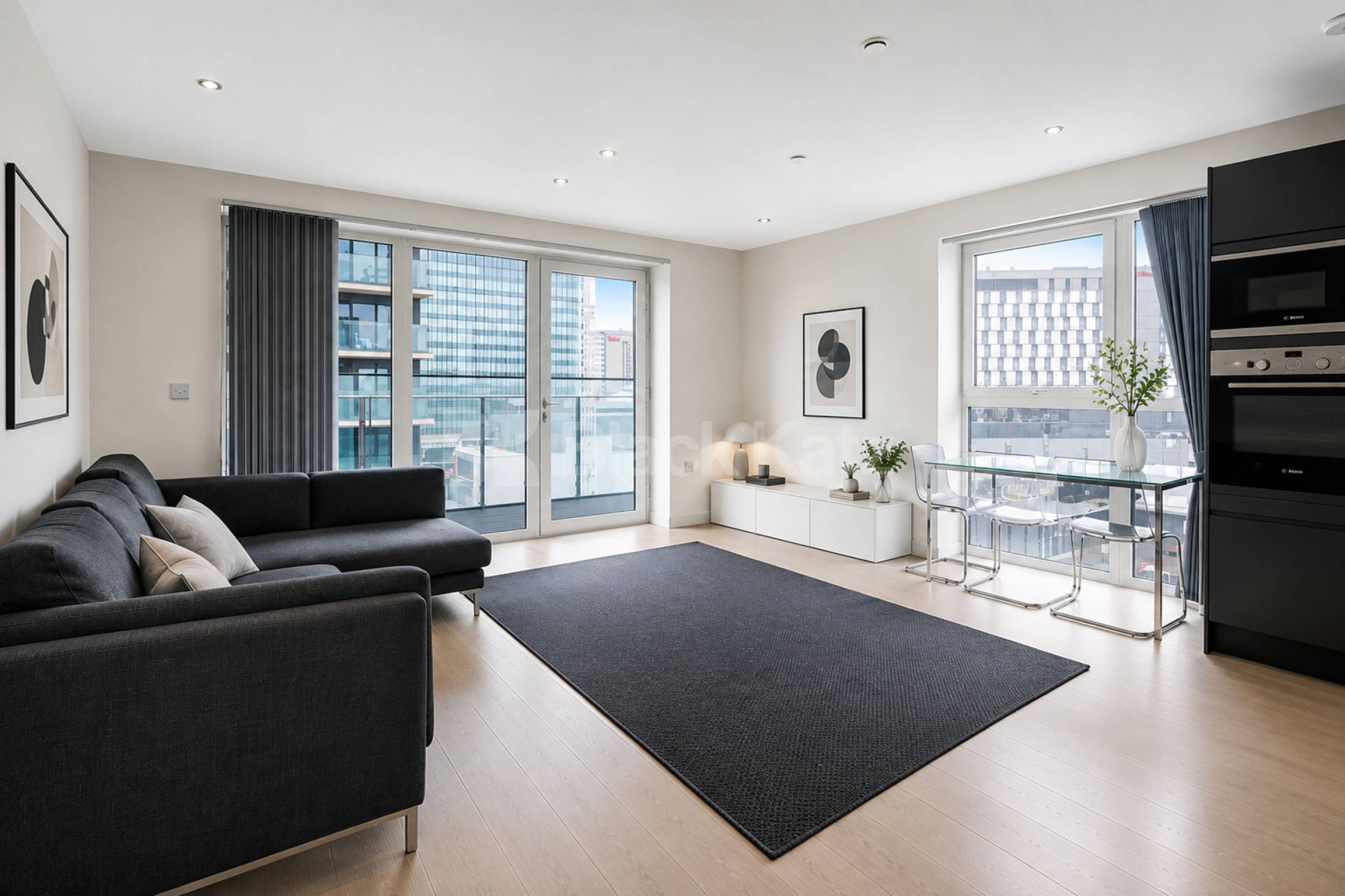 Luxury Two Bedroom Apartment with Concierge, Gym & Olympic Park Views Glass House Gardens, Stratford E20