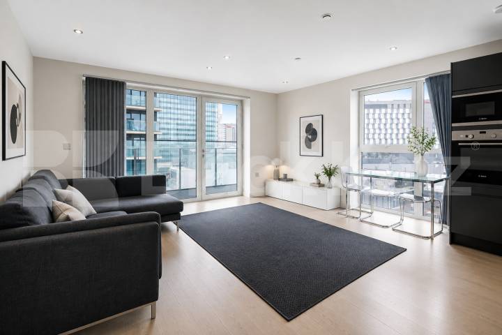 Luxury Two Bedroom Apartment with Concierge, Gym & Olympic Park Views Glass House Gardens, Stratford