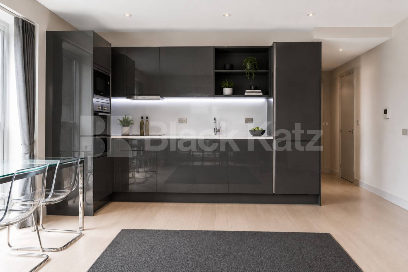 Luxury Two Bedroom Apartment with Concierge, Gym & Olympic Park Views Glass House Gardens, Stratford