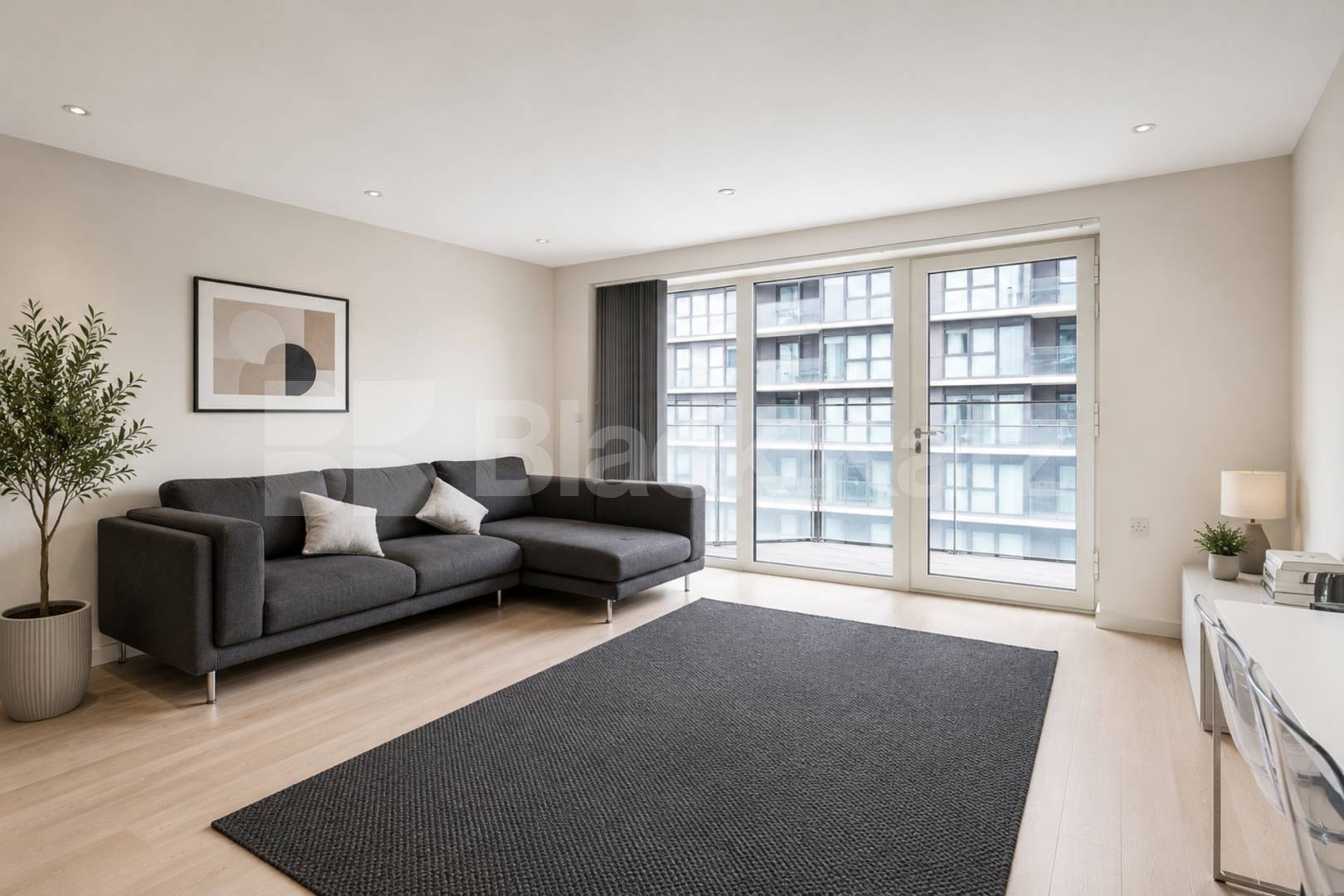 Luxury Two Bedroom Apartment with Concierge, Gym & Olympic Park Views Glass House Gardens, Stratford