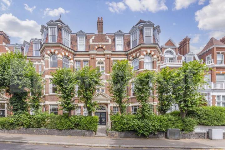 Newly refurbished 4 bed , 4 shower rooms/en suites, large lounge mins to tube Linden Mansions, Hornsey Lane, Highgate