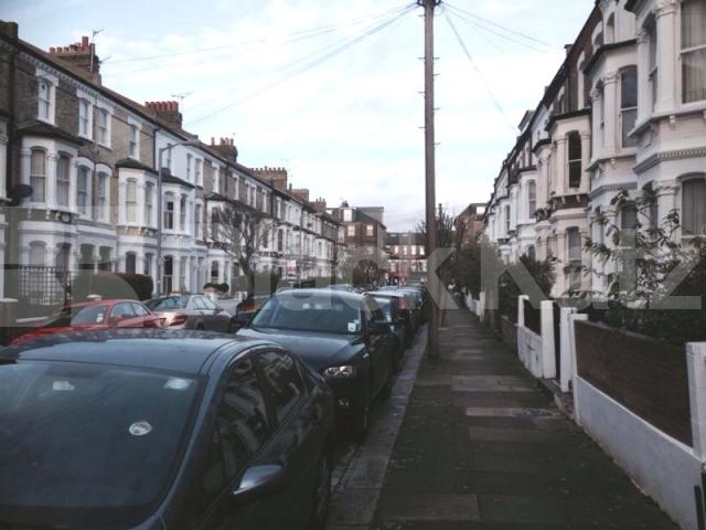 			LET, 1 Bedroom, 1 bath, 1 reception Apartment			 Lindore Road, Clapham Junction