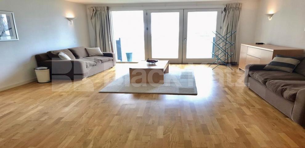 			LET , 2 Bedroom, 1 bath, 1 reception Apartment			 New Providence Wharf, Blackwell