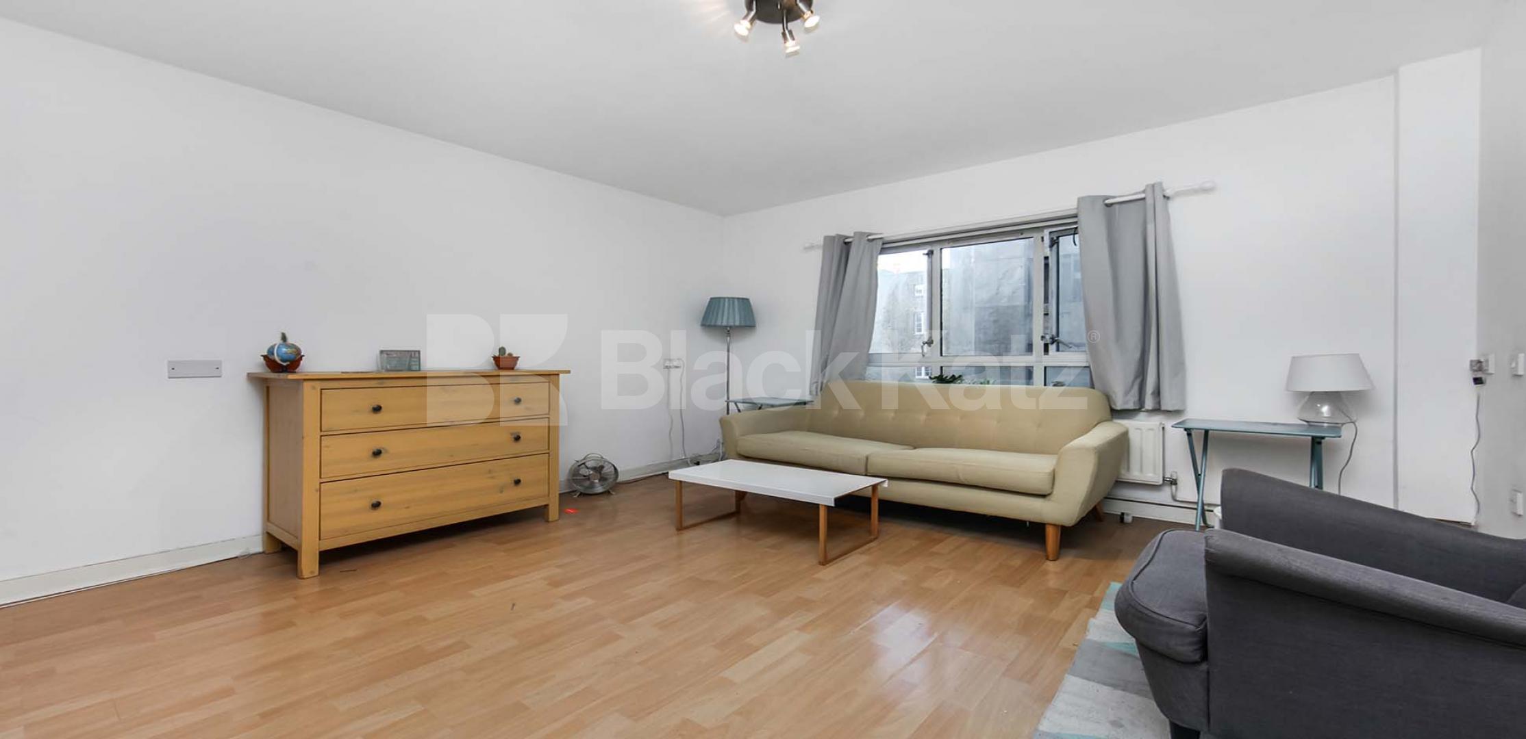 			LET , 1 Bedroom, 1 bath, 1 reception Apartment			 Petticoat Square. Middlesex Street.  , Liverpool Street.
