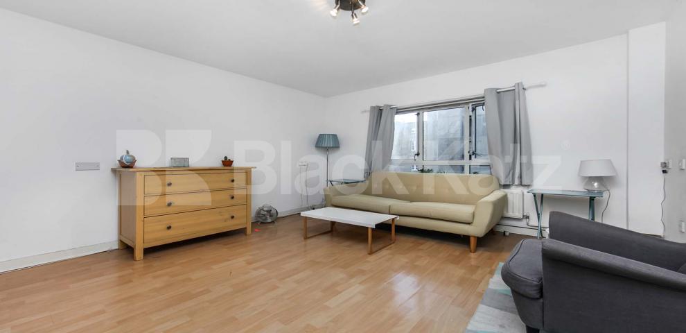 			LET , 1 Bedroom, 1 bath, 1 reception Apartment			 Petticoat Square. Middlesex Street.  , Liverpool Street.