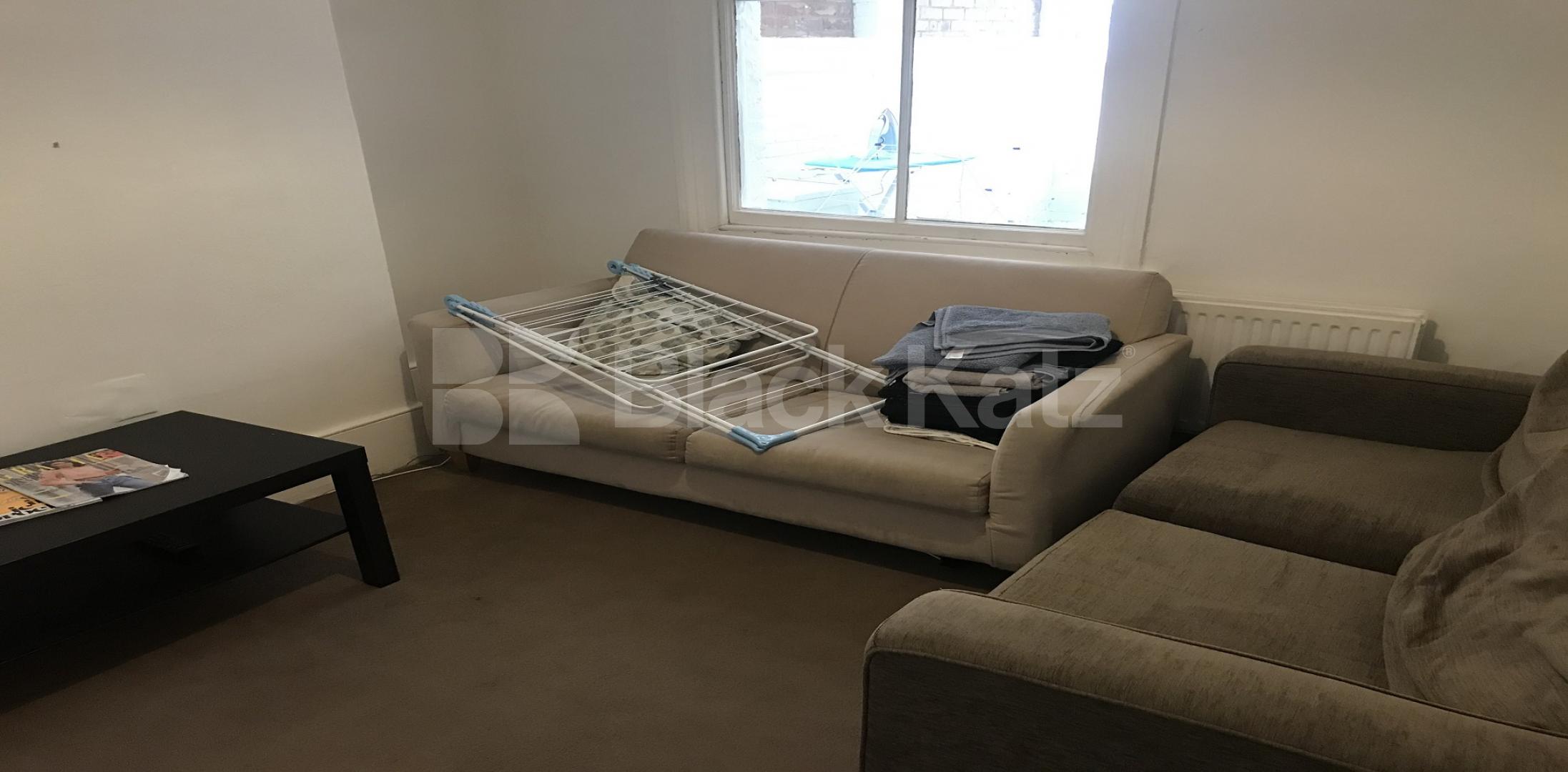 			LET , 4 Bedroom, 1 bath, 1 reception Apartment			 Queenstown Road, Battersea Park