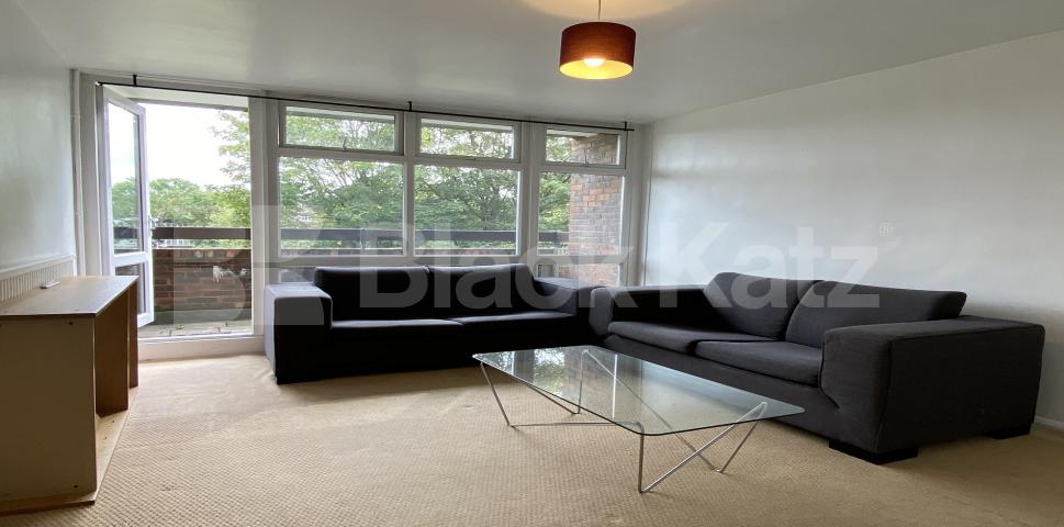 			UNDER OFFER, 3 Bedroom, 1 bath, 1 reception Apartment			 Carey Gardens, Vauxhall/Battersea