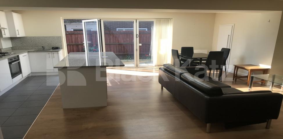 			LET , 4 Bedroom, 1 bath, 1 reception House			 Clarence Avenue, Clapham Park