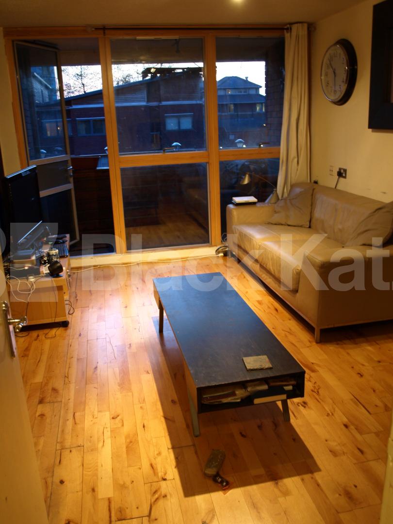 			FANTASTIC LOCATION LOCATION!!!!!!!!, 1 Bedroom, 1 bath, 1 reception Apartment			 Manneby Prior, Cumming St, Angel/Kings Cross