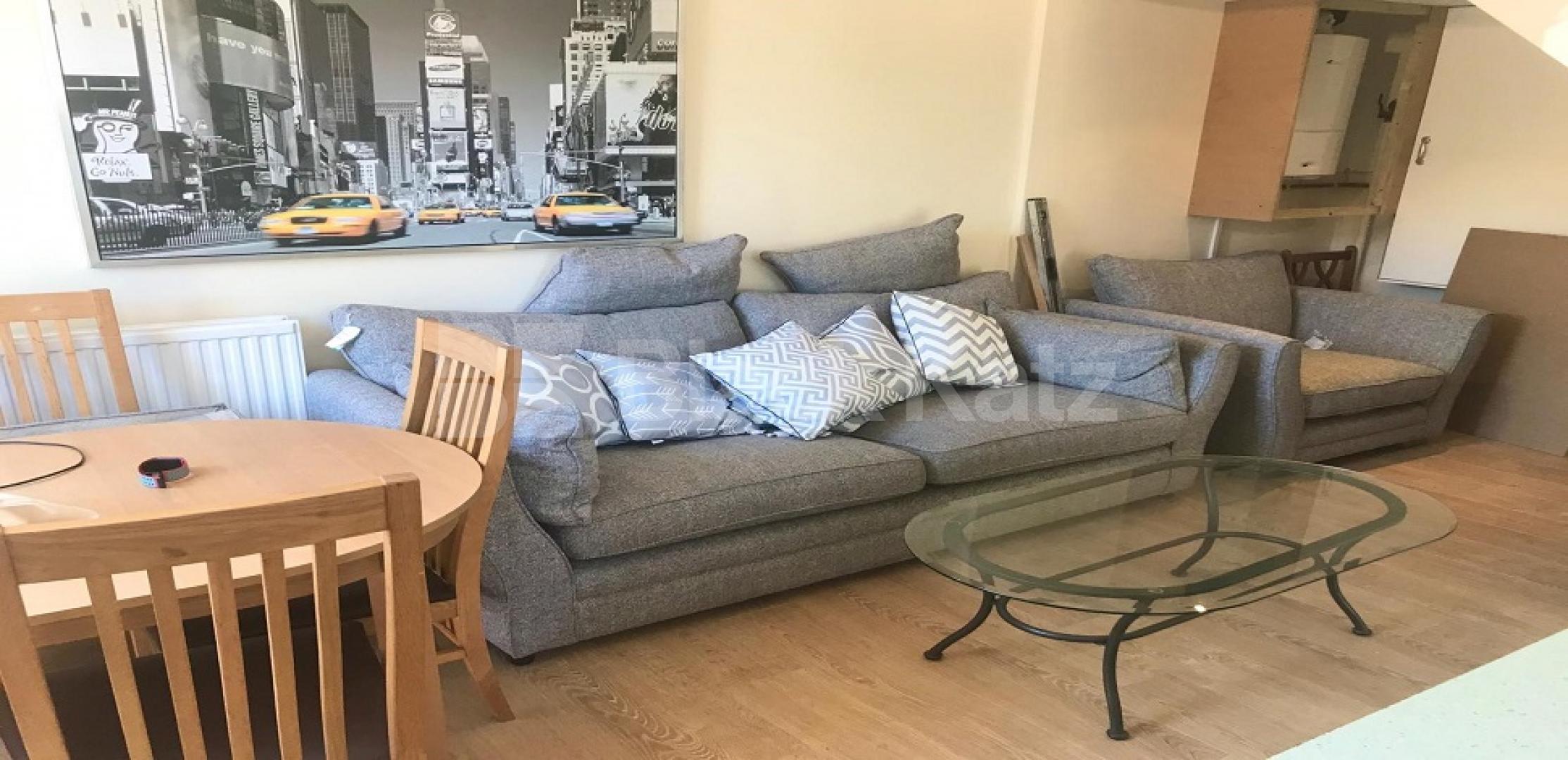 			LET , 4 Bedroom, 1 bath, 1 reception House			 Dunston Road, Clapham Junction