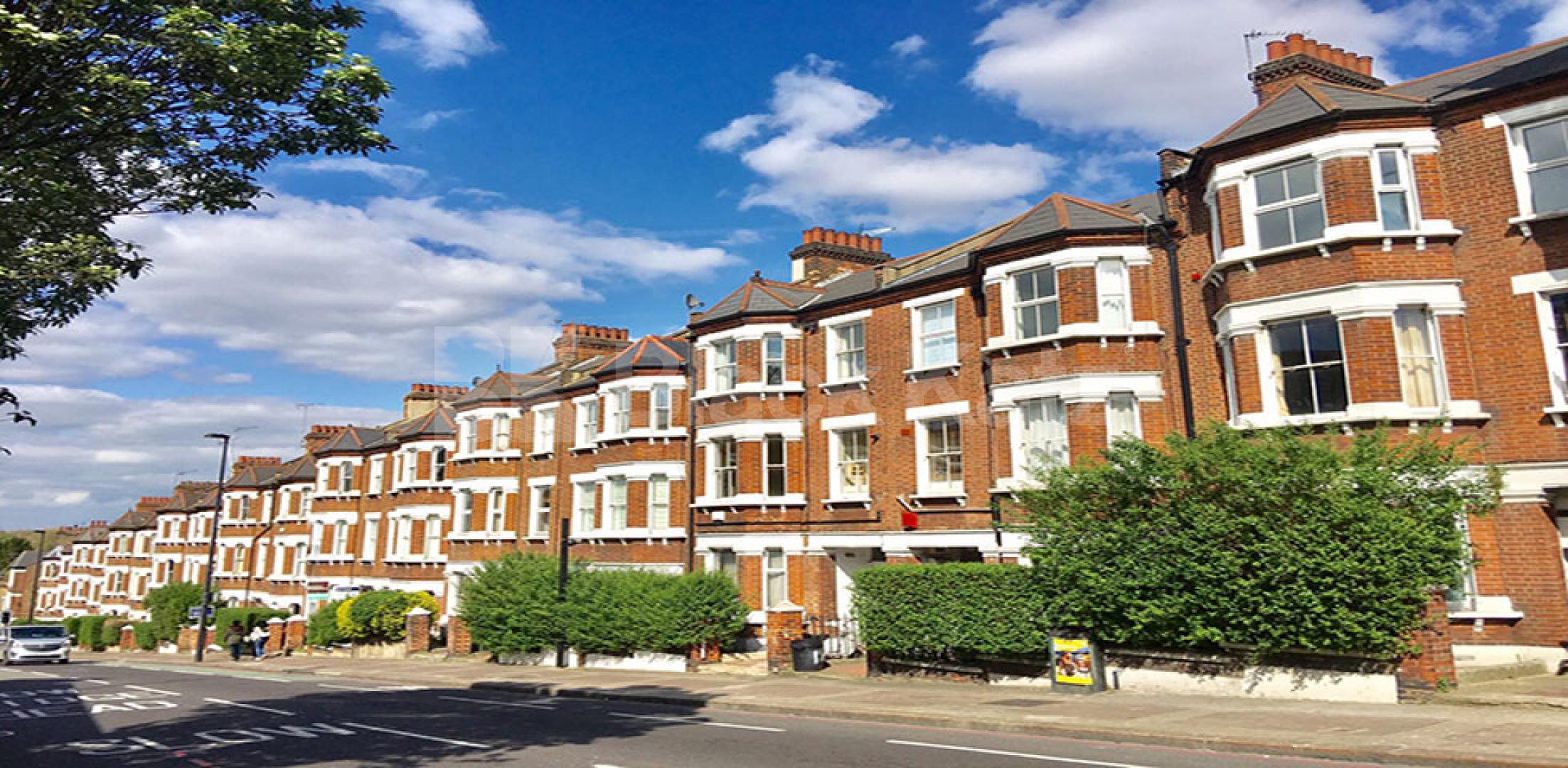			LET , 3 Bedroom, 1 bath, 1 reception Apartment			 Latchmere Road, Clapham Junction