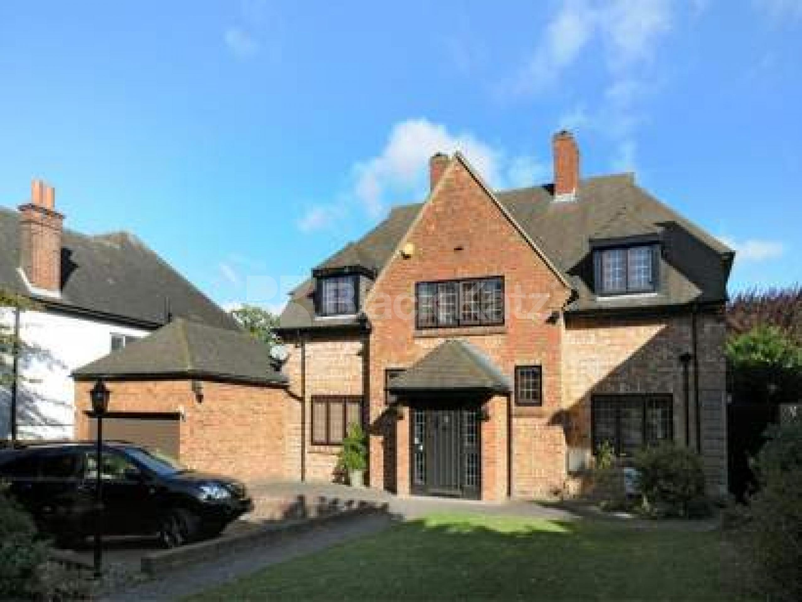 			LET, 4 Bedroom, 1 bath, 1 reception Detached House			 Creighton Avenue, Muswell Hill N10