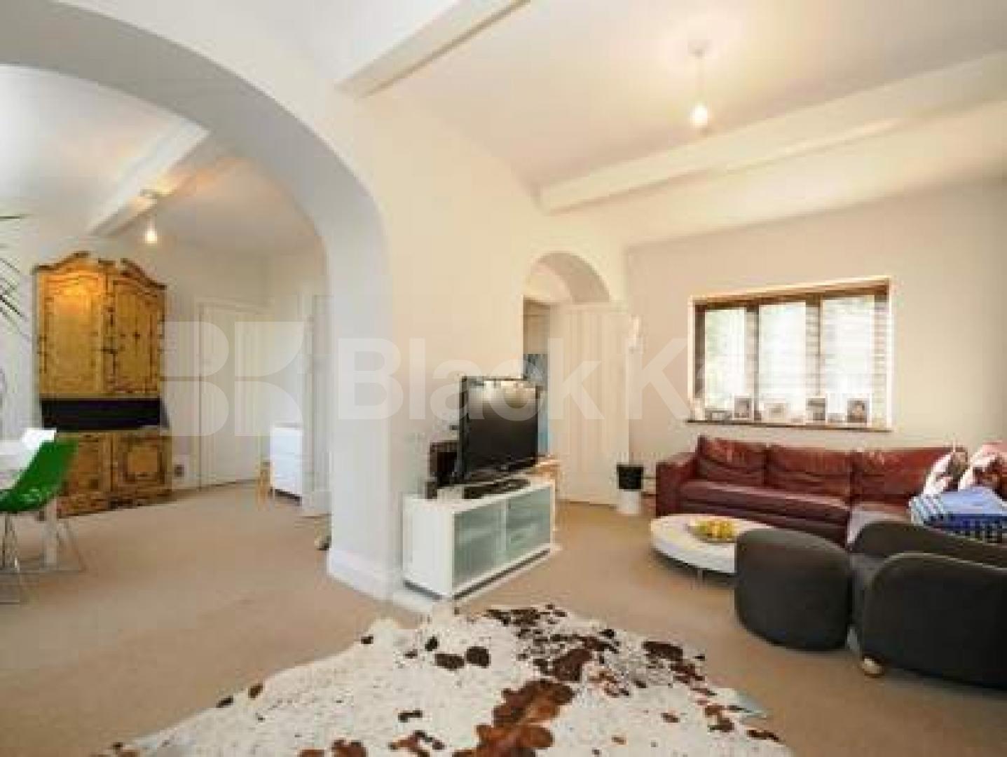 			LET, 4 Bedroom, 1 bath, 1 reception Detached House			 Creighton Avenue, Muswell Hill