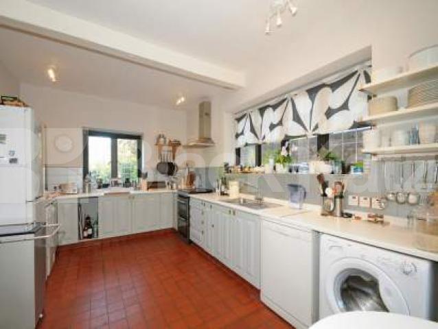 			LET, 4 Bedroom, 1 bath, 1 reception Detached House			 Creighton Avenue, Muswell Hill