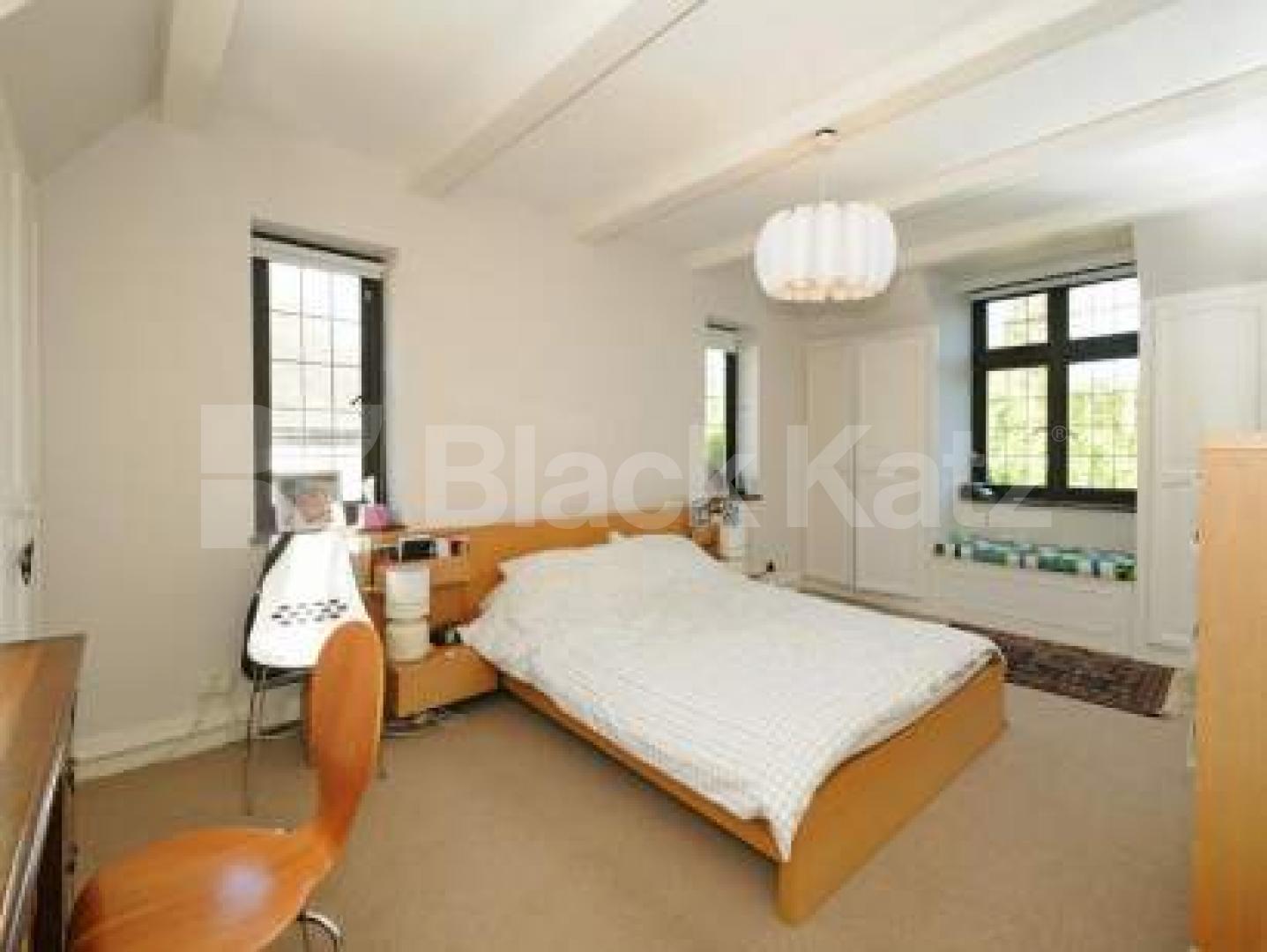 			LET, 4 Bedroom, 1 bath, 1 reception Detached House			 Creighton Avenue, Muswell Hill