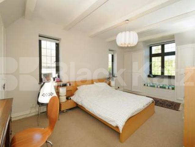 			LET, 4 Bedroom, 1 bath, 1 reception Detached House			 Creighton Avenue, Muswell Hill