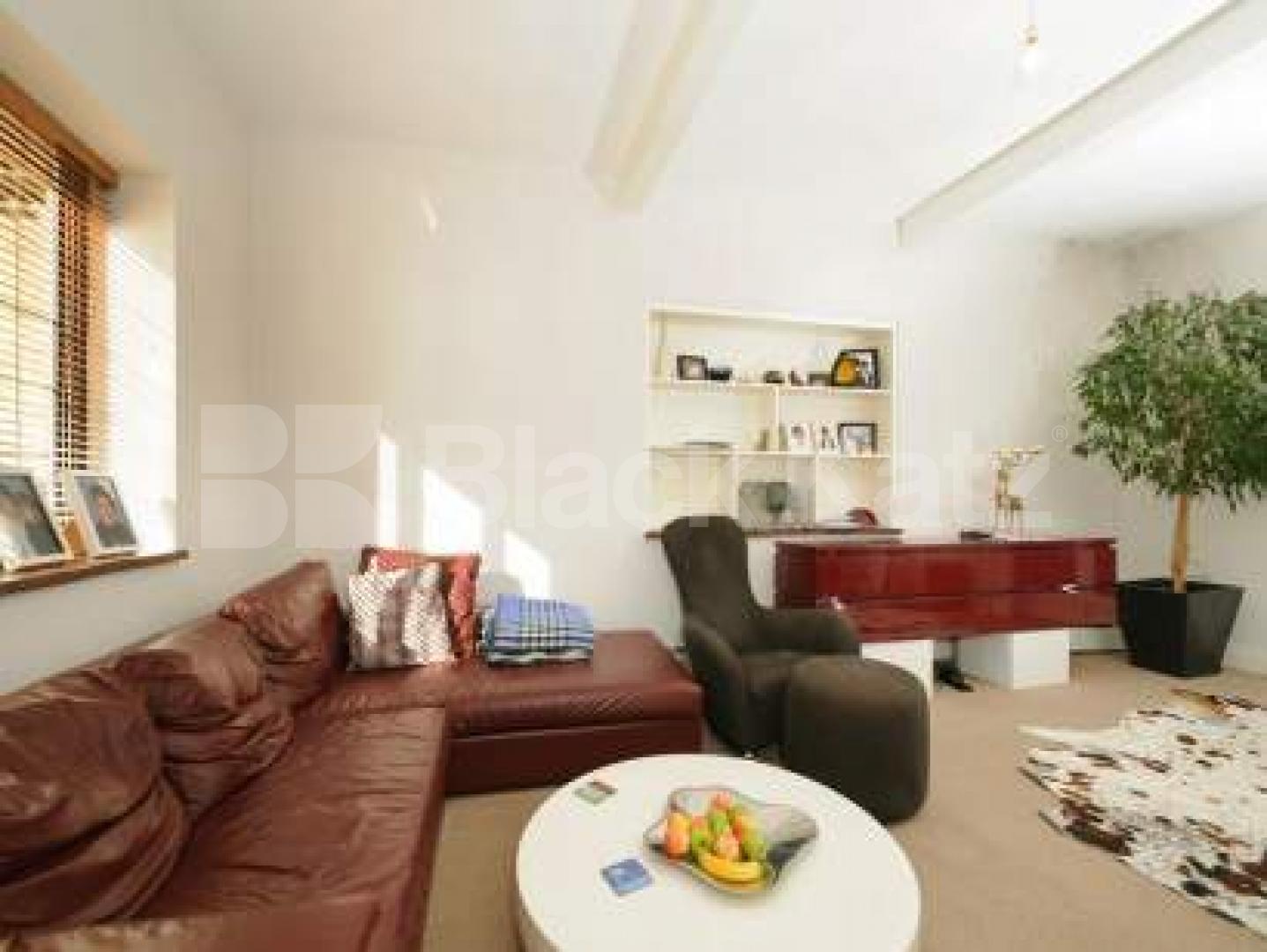 			LET, 4 Bedroom, 1 bath, 1 reception Detached House			 Creighton Avenue, Muswell Hill