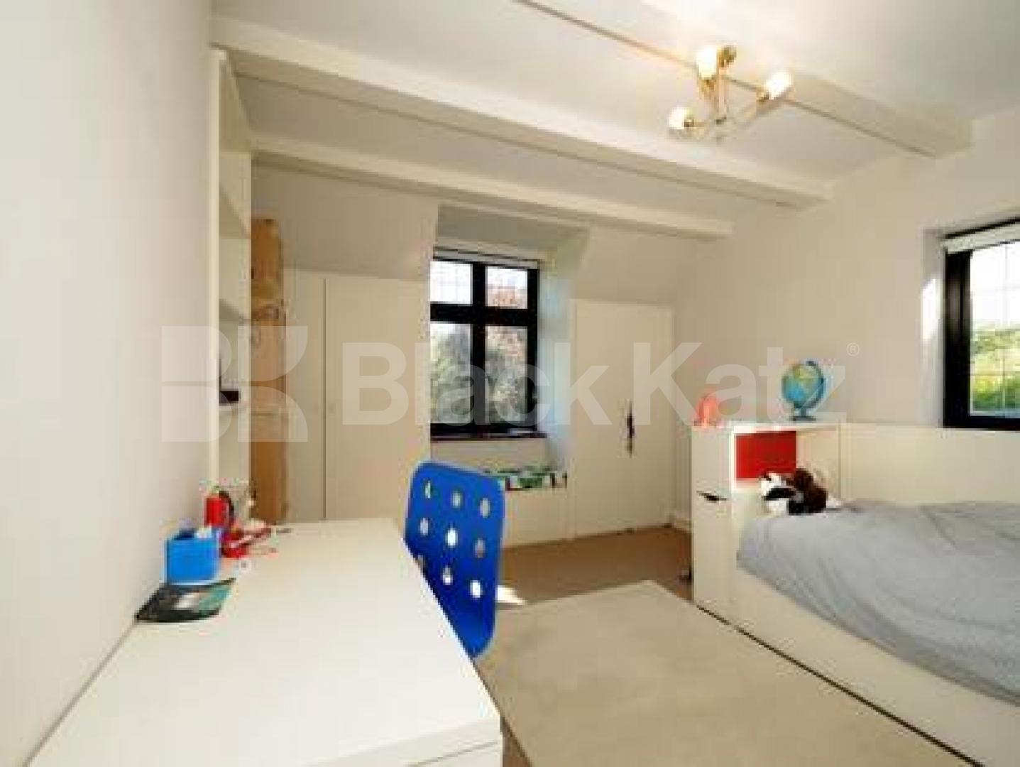 			LET, 4 Bedroom, 1 bath, 1 reception Detached House			 Creighton Avenue, Muswell Hill