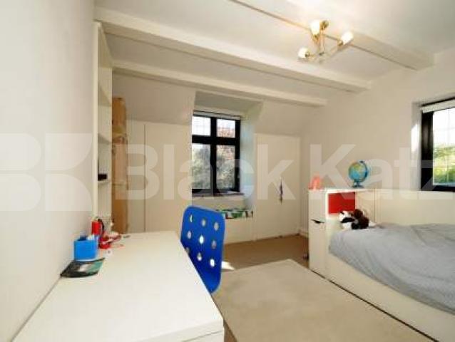 			LET, 4 Bedroom, 1 bath, 1 reception Detached House			 Creighton Avenue, Muswell Hill