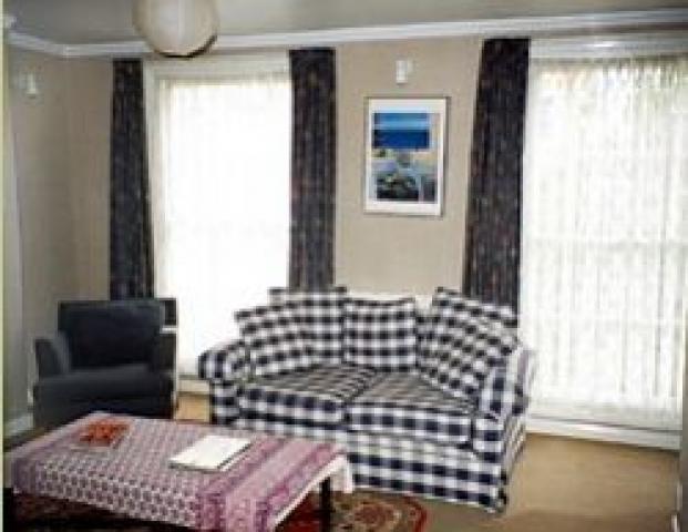 			2 Bedroom, 1 bath, 1 reception Flat			 Lonsdale Road, NOTTINGHILL W11