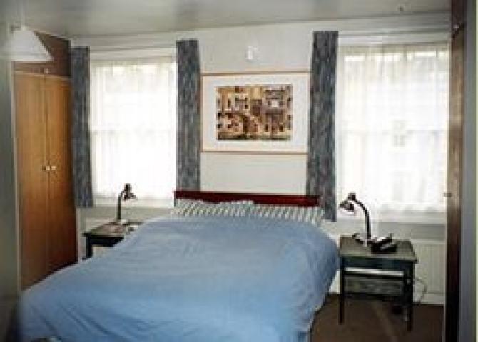 			2 Bedroom, 1 bath, 1 reception Flat			 Lonsdale Road, NOTTINGHILL W11