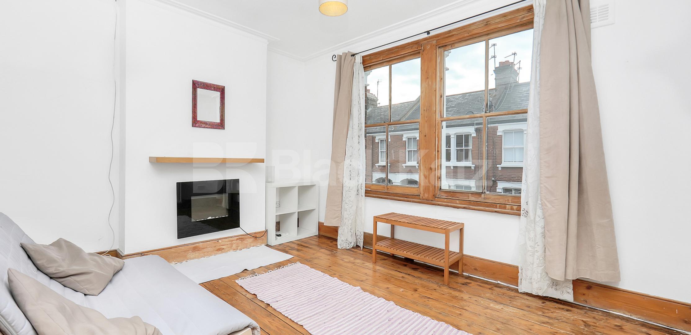			LET , 2 Bedroom, 1 bath, 1 reception Apartment			 Ambergate Street , Kennington 