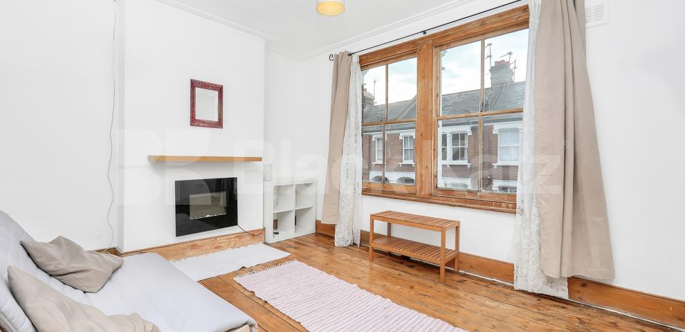 			LET , 2 Bedroom, 1 bath, 1 reception Apartment			 Ambergate Street , Kennington 