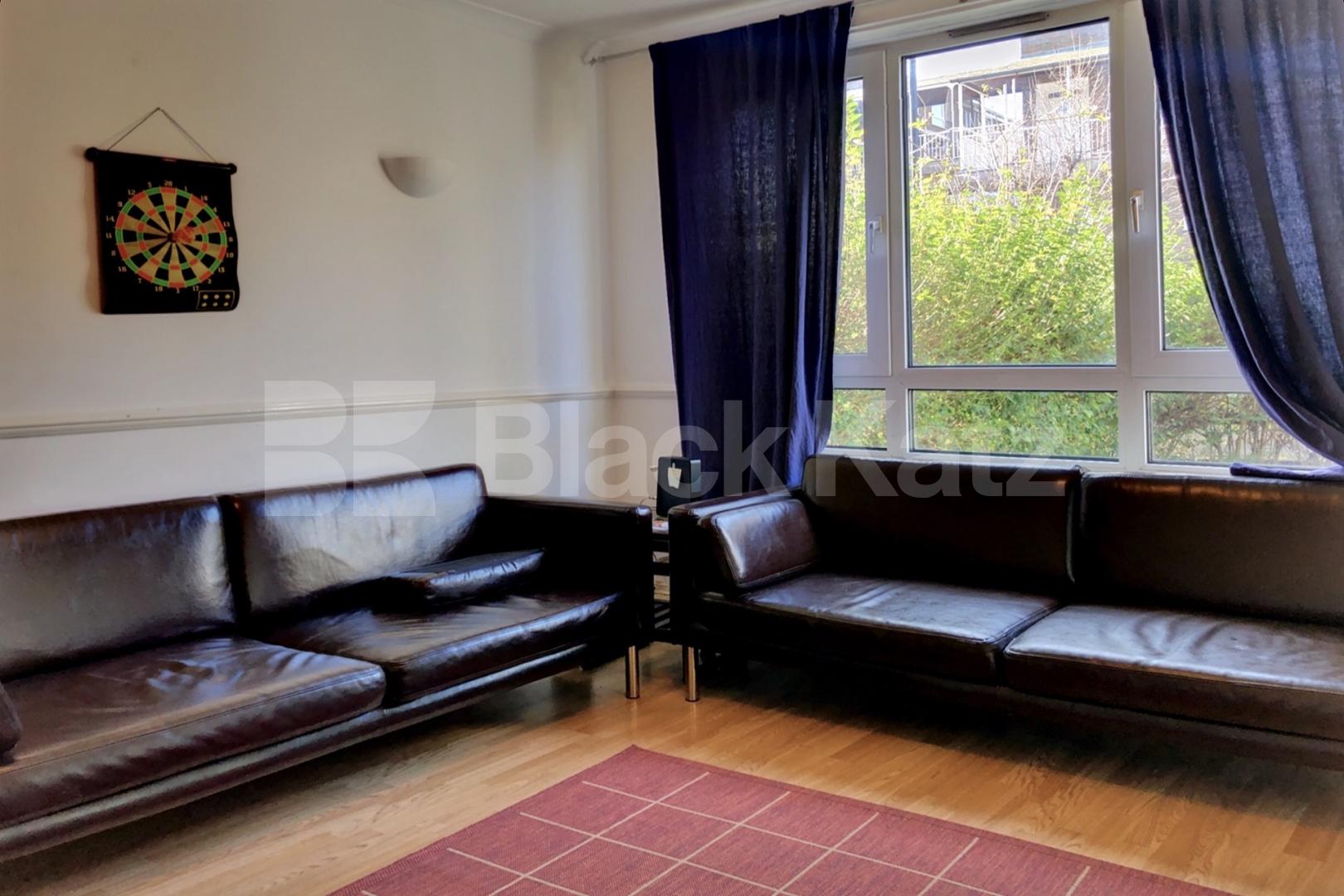 Four double bedroomed duplex apartment with charming garden   Saracen Street, Westferry 