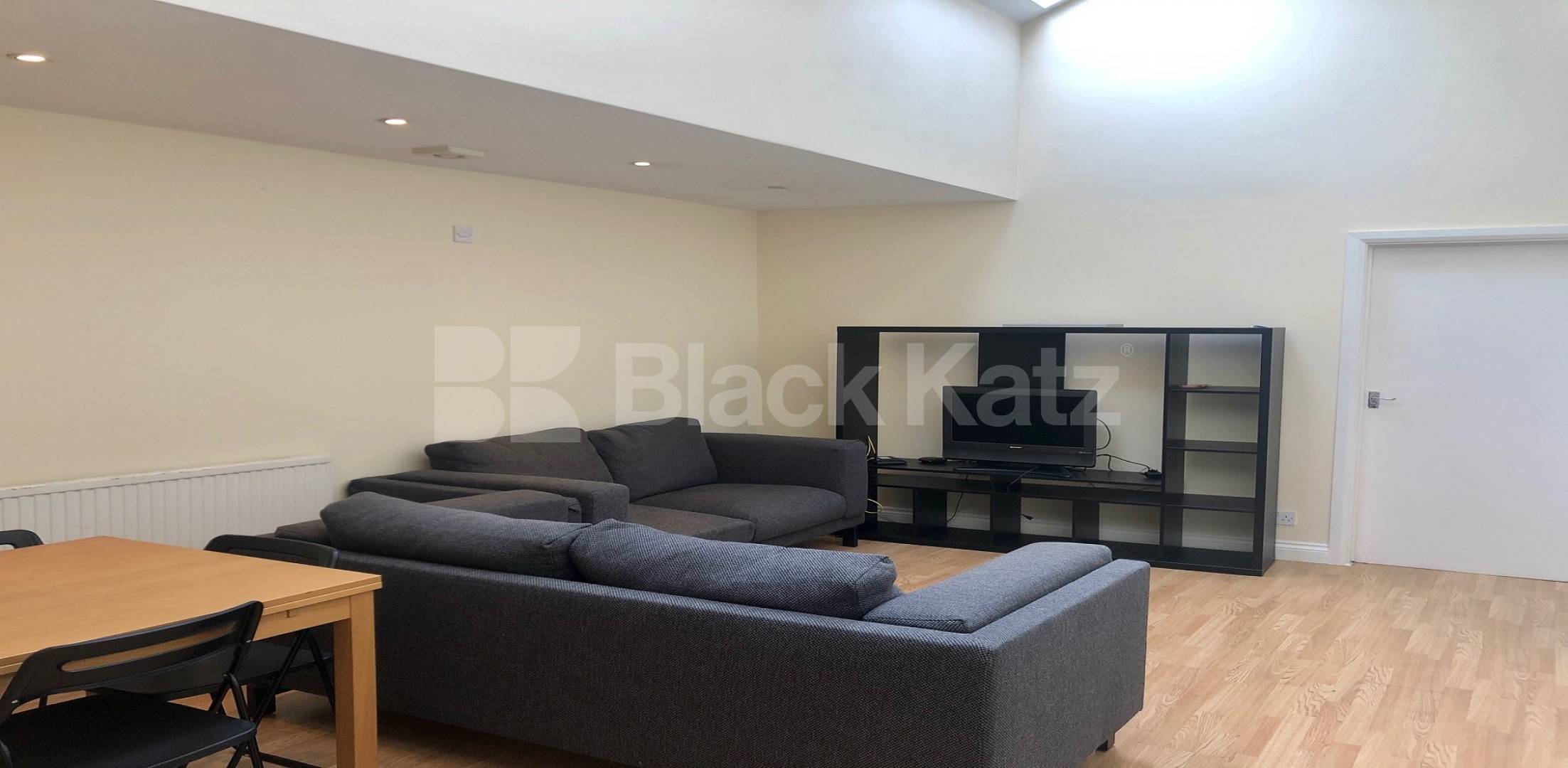 			LET , 4 Bedroom, 2 bath, 2 reception Apartment			 Walworth Road, Elephant and Castle