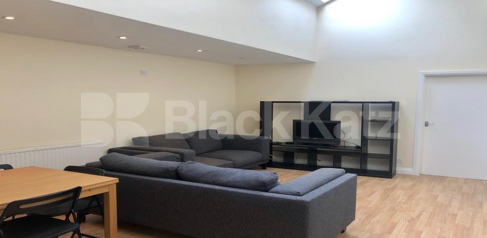 			LET , 4 Bedroom, 2 bath, 2 reception Apartment			 Walworth Road, Elephant and Castle