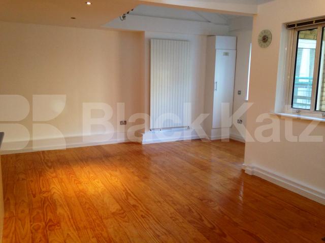 			LET , 2 Bedroom, 1 bath, 1 reception Apartment			 Shad Thames, London Bridge