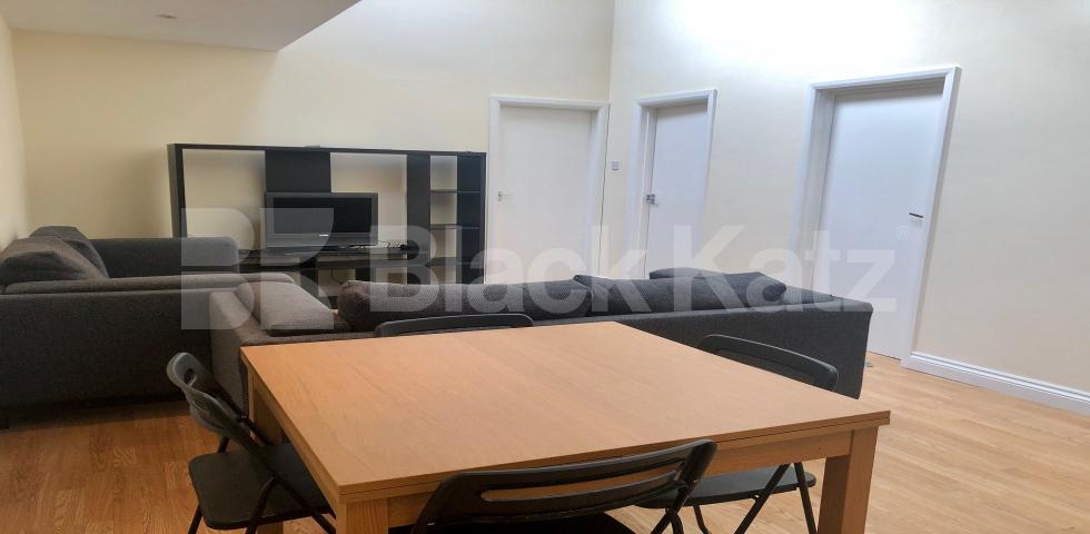 			LET , 4 Bedroom, 2 bath, 2 reception Apartment			 Walworth Road, Elephant and Castle